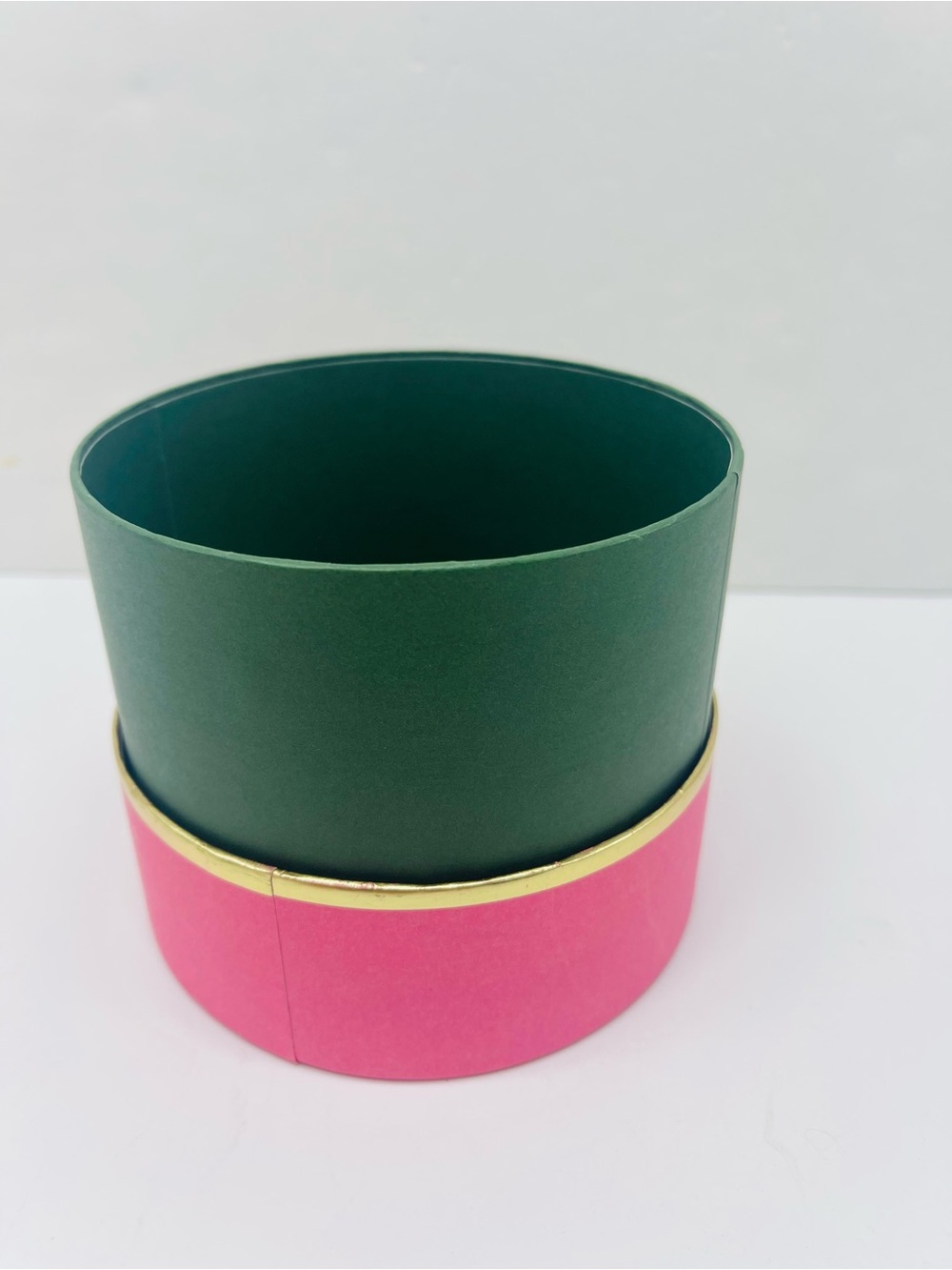 kate spade Hot Pink & Dark Green Round Gift Box with Gold Trim New - Picture 16 of 16